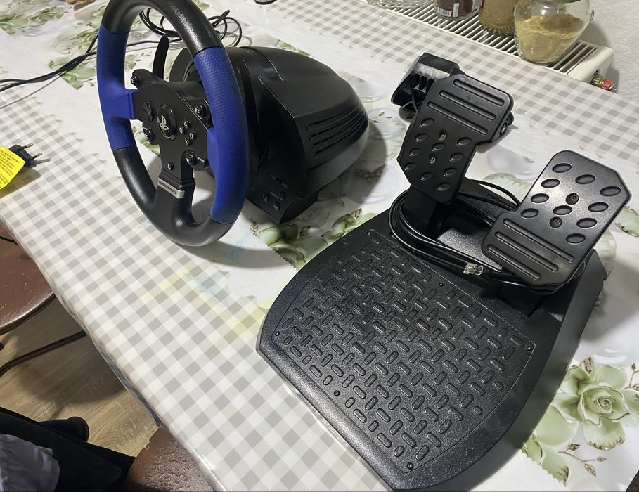 Игровой руль Trustmaster t150