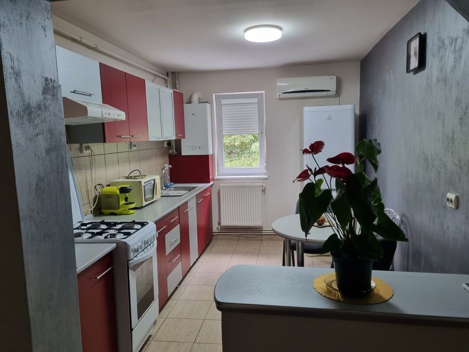 Închiriez  apartament