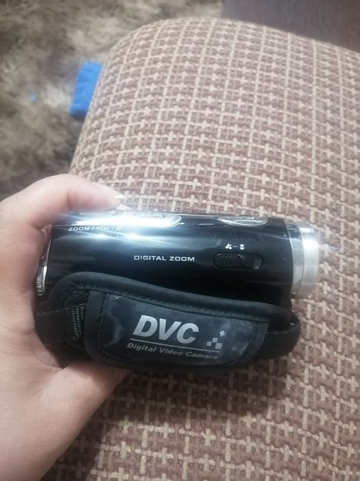 Продам видео камеру.