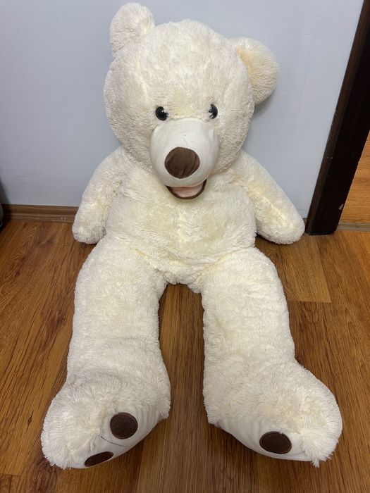 Голям плюшен мечок