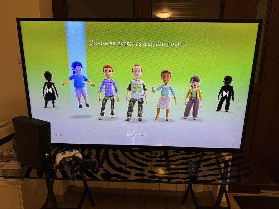 Xbox 360 Slim + 2 controllere + 13 jocuri