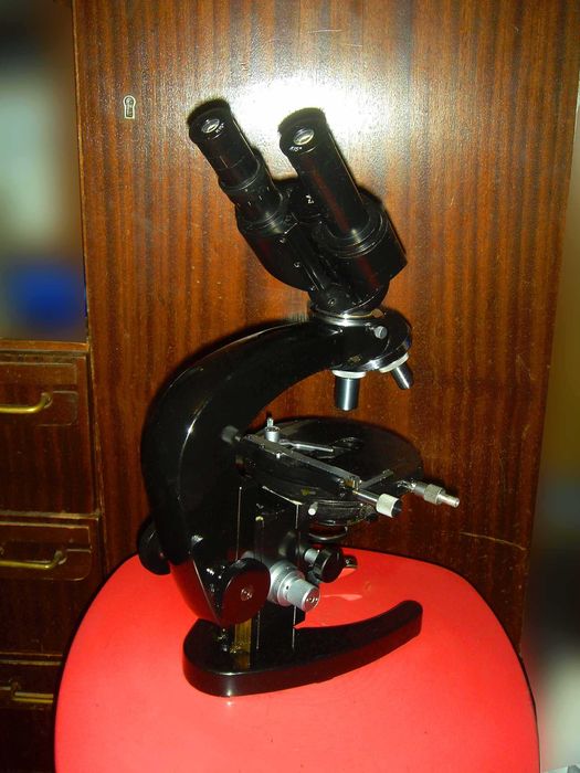 Продам профессиональный микроскоп МБИ-3. В Бинокулярном исполнении.