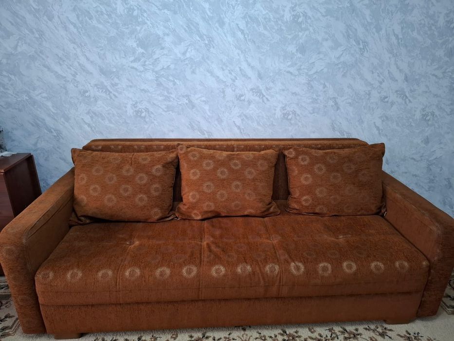 Срочно продам диван
