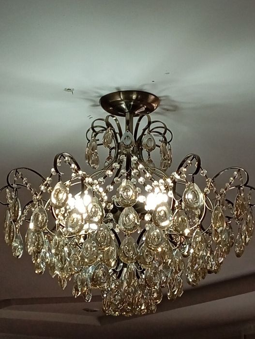 Люстра отличный почти новый