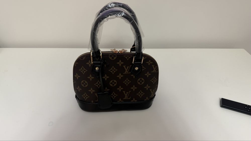 Geanta dama noua foarte eleganta