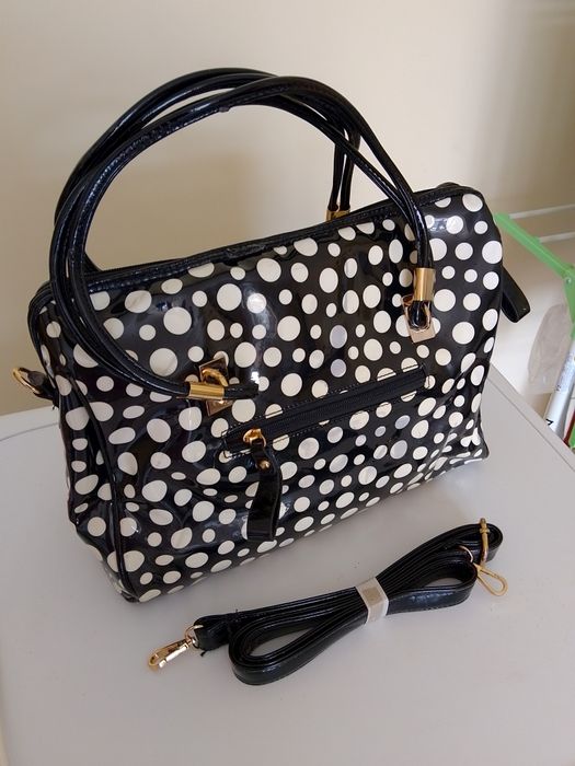 Дамска чанта лачена