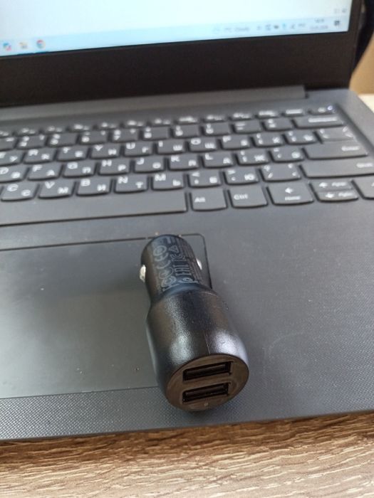 Автомобильнле зарядное устройство