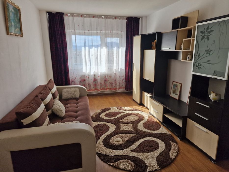 Închiriez apartament