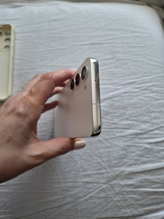 Много запазен телефон Samsung  S23