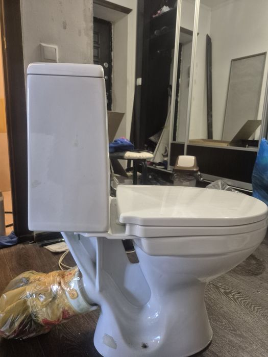 Унитаз белый состаяние хорошое