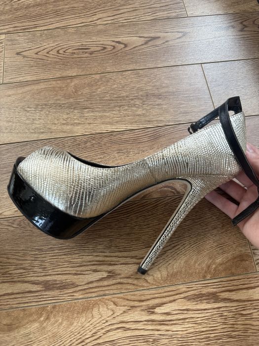 Шикарные туфлики в идеальном состояние