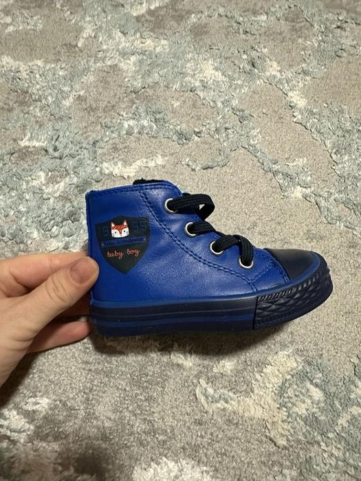 Продаю детские ботиночки