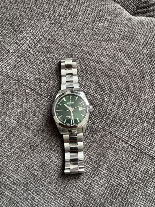 Продам часы Швейцарские Tissot