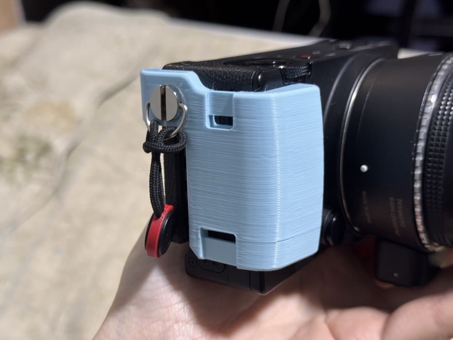 Sigma fp + canon 24-70 (raw снимает)