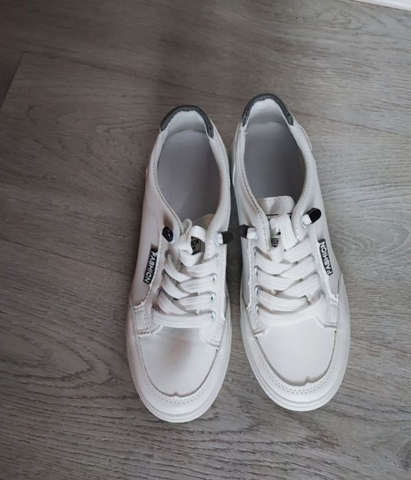 Новые кросы супер белые