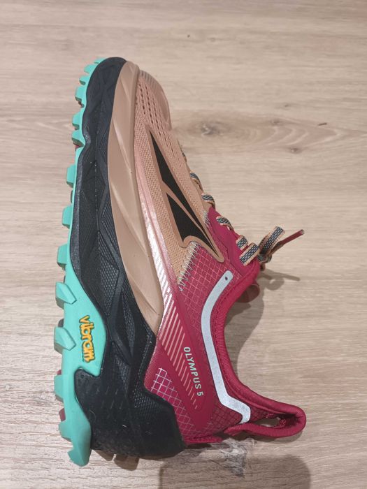 Altra Olimpus 5 маратонки за бягане