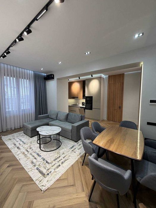 Супер Цена ! Продается 3 Комнатная Квартира на Алайском !