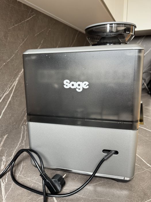 Кафемашина за еспресо SAGE Barista Express Impress + кафемелачка + аксесоари | Отлично състояние