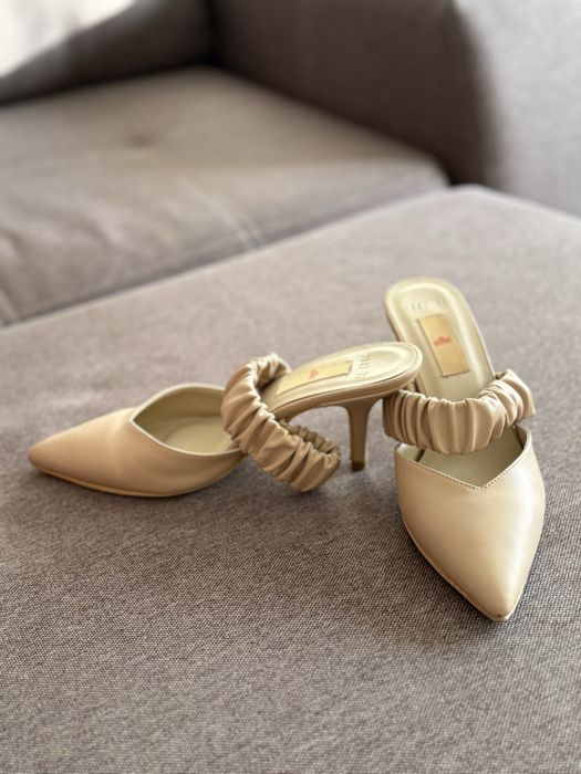 Бежевые мюли, новые.