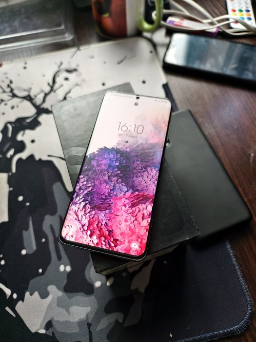 Продам  Samsung s20