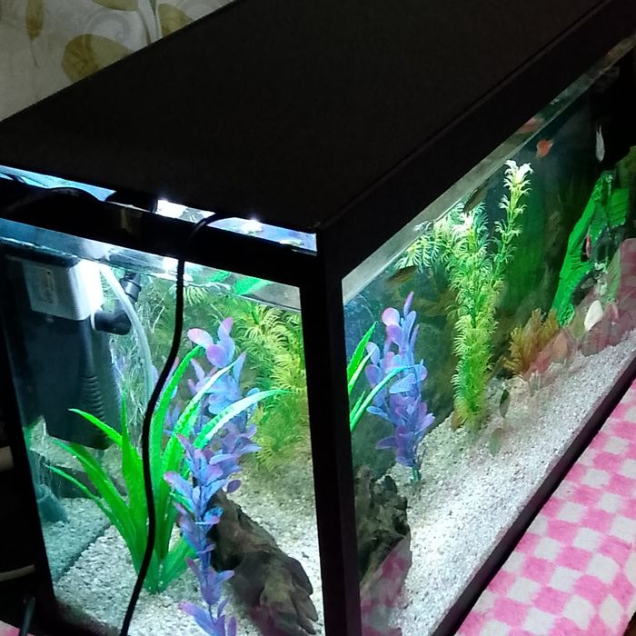 2 аквариума(почти новый),с комплектом и запасами приборами!