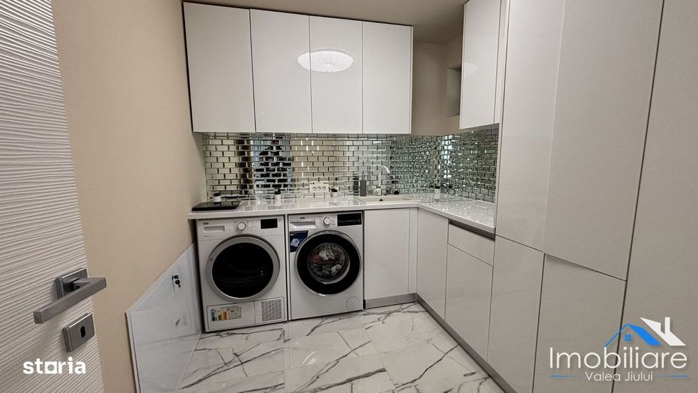 Casa / Pensiune exclusivista - Petrila (Bratianu) | 4 camere cu baie
