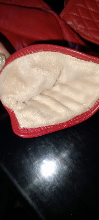 Продам перчатки женские кожаные.