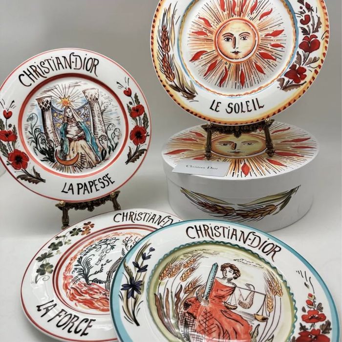 Dior тарелки все расцветки есть