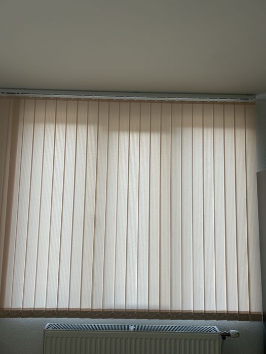 вертикални щори чисто нови