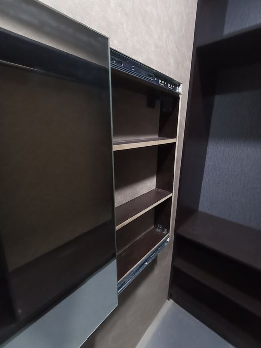 Встроенная мебель, потайные зеркала, гардеробные на заказ