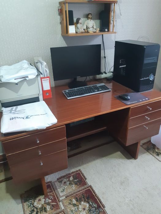 Стол письменный с ящиками