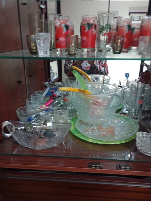 Продается очень красивая хрустальная посуда.