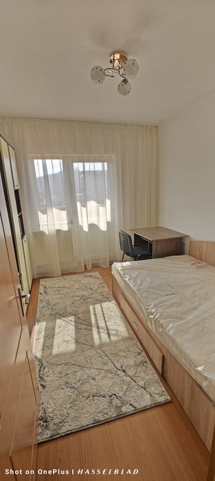 Închiriez apartament cu 4 camere decomandat în Nicolina la bulevard.