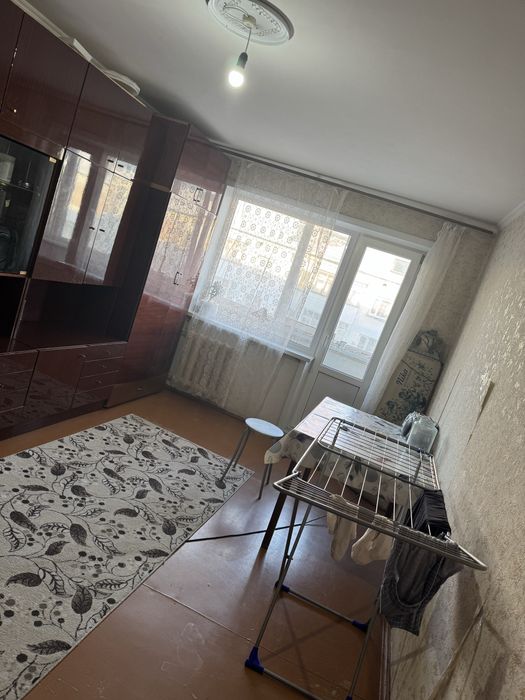 Продам 2 х комнатную квартиру в Центре на среднем этаже