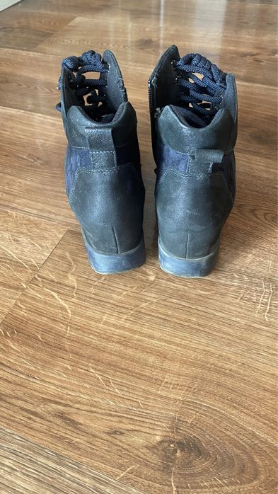 Ботинки кроссовки женские