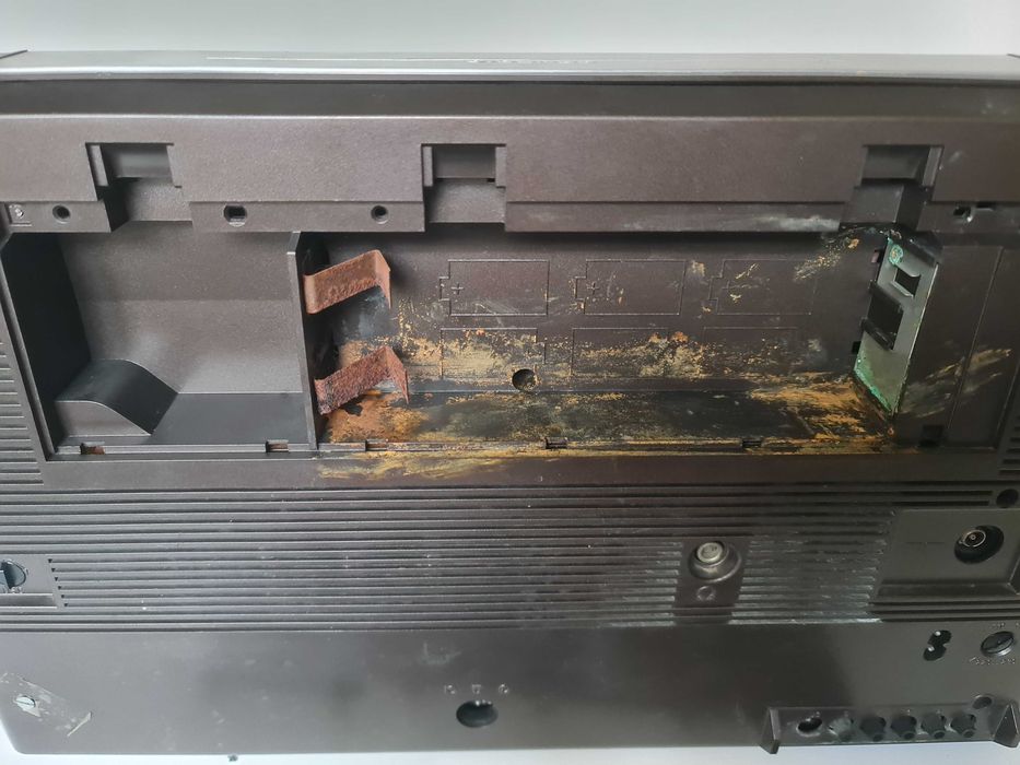 Radiocasetofon Grundig RR 3000 pentru piese sau reconditionat