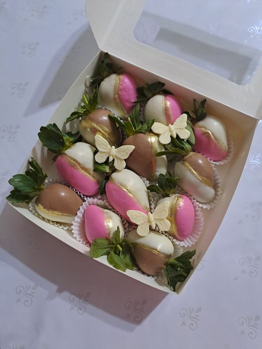 Клубника в шоколаде, торты, цветы