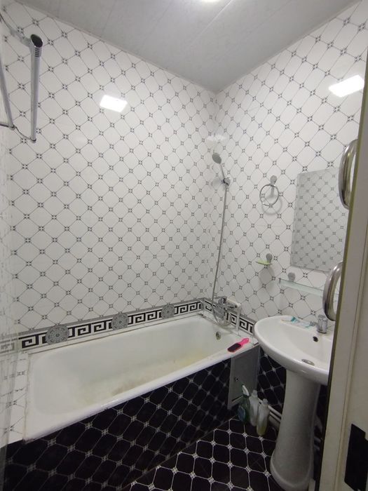 Чилонзор 12 2/5/9 сотилади