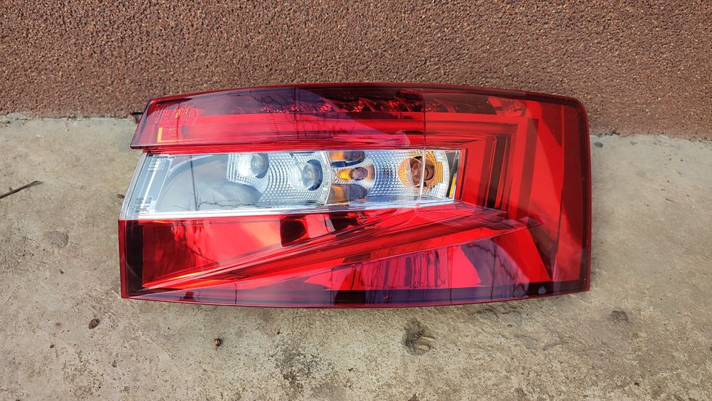 Lampa stop Dr Skoda Superb 3 Sedan
