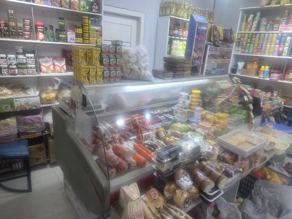 Халаделник витрина