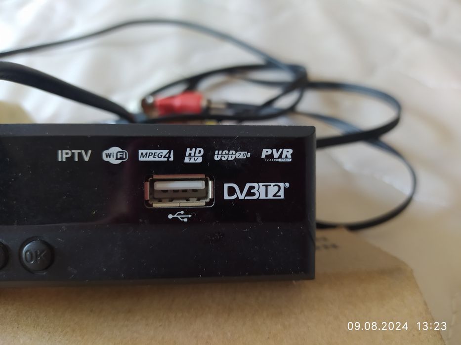 Роутеры 2 штуки и тюнер к телевизору