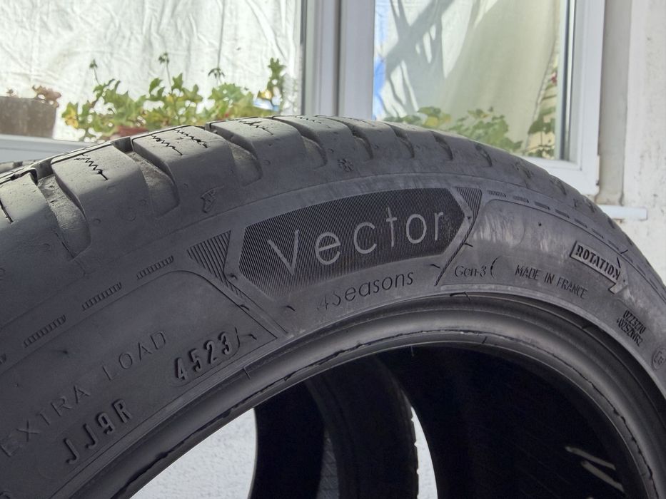225/45/17 Goodyear 2Броя: 80€ 6.5мм Всесезонни гуми