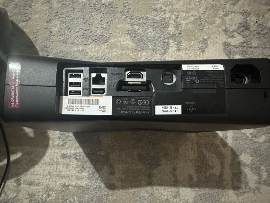 Xbox 360 S + 2 джойстика + руль и педали