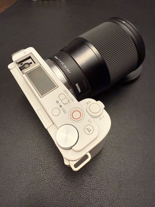 Sony ZVE 10, Sigma 16 mm f1.4, TTartisan 35 mm mk2 f1.8