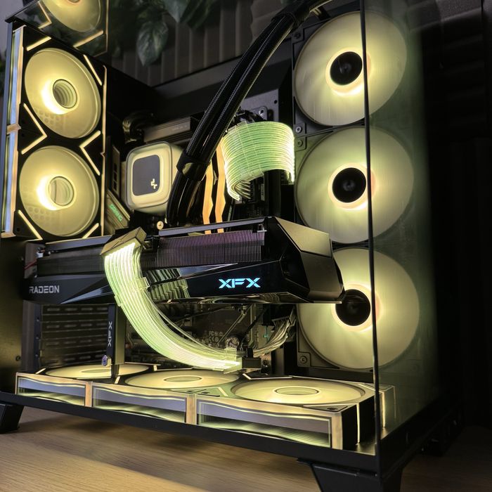 ЛИЗИНГ! Геймърски звяр Ryzen 7 9800X3D / RX 9070 XT / 32GB / 1TB SSD