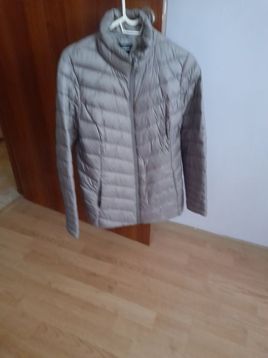 Разпродавам нови дамски кожени и зимни якета .