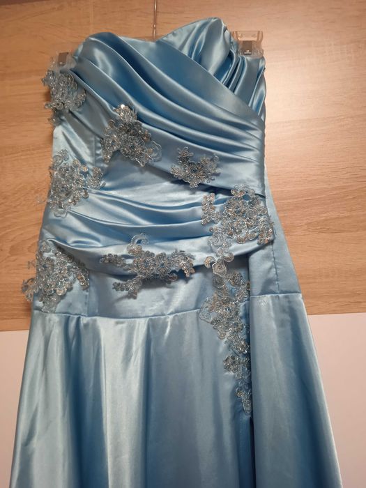 Абитуриентска рокля