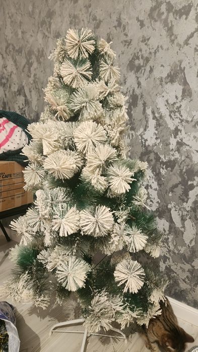 Продам ёлку искусственную.