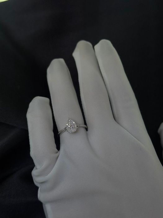 Продам кольцо с бриллиантами