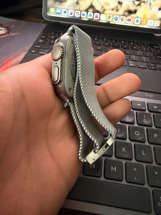 Apple watch Ultra 85% много добро състояние с 6 каишки. Пълен комплект